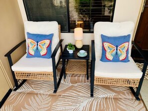 Terrace/patio - Cozy King Size 1-bedroom condo in adorable La Quinta with AC (La Quinta)