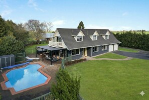 Exterior - Greenhill Country Stay - Spa Pool，Fireplace，Private Pool & Easy Highway Access (Puketaha)