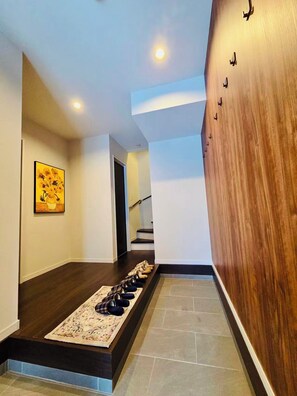 Interior - Yubikan - Newly built 120 sq.m. (with double terrace and parking space) (大阪市)