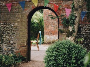 Terrace/patio - Sparrow Green Farm Cottage - UK50110 (Sparrow Green, near Dereham)