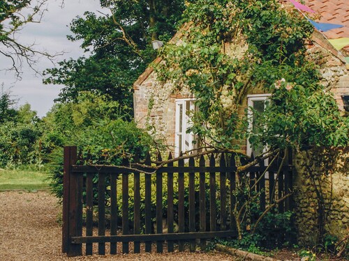 Sparrow Green Farm Cottage - UK50110