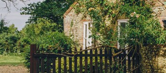 Sparrow Green Farm Cottage - UK50110