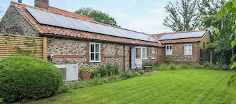 Sparrow Green Farm Cottage - UK50110