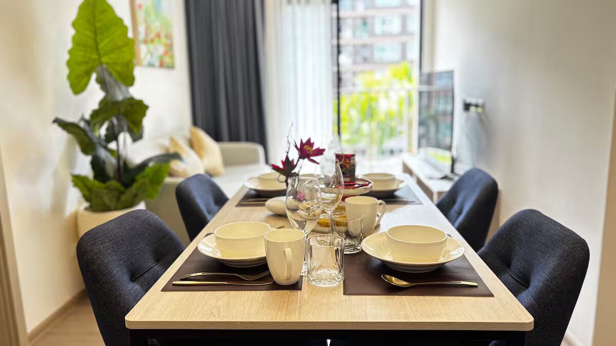 ห้องสตูดิโอสวีท, 2 ห้องนอน, วิวสระว่ายน้ำ | บริเวณนั่งเล่น