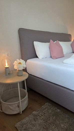 Bed sheets - Simon vacation apartment, 90 m², 2-6 persons, eat-in kitchen, 3 bedrooms, shower/WC + WC, balcony (Staudach-Egerndach)