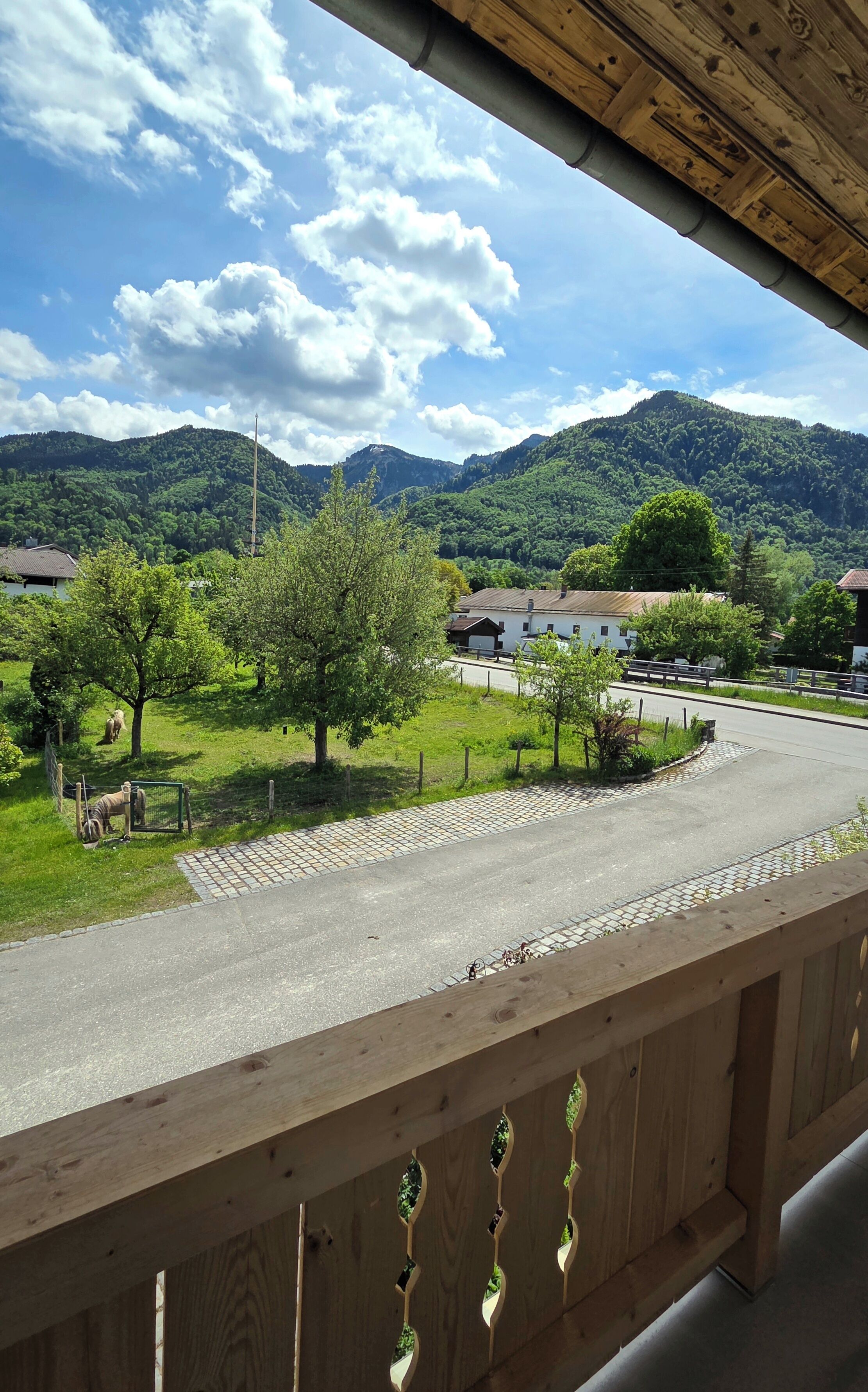 Ferienwohnung Simon, 90 m², 2-6 Personen, Wohnküche, 3 Schlafzimmer, Du/WC + WC, Balkon-Balkon Ostseite
