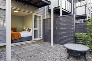 Property grounds - Central 3BR Parnell Townhome with Secure Parking (Auckland Central)