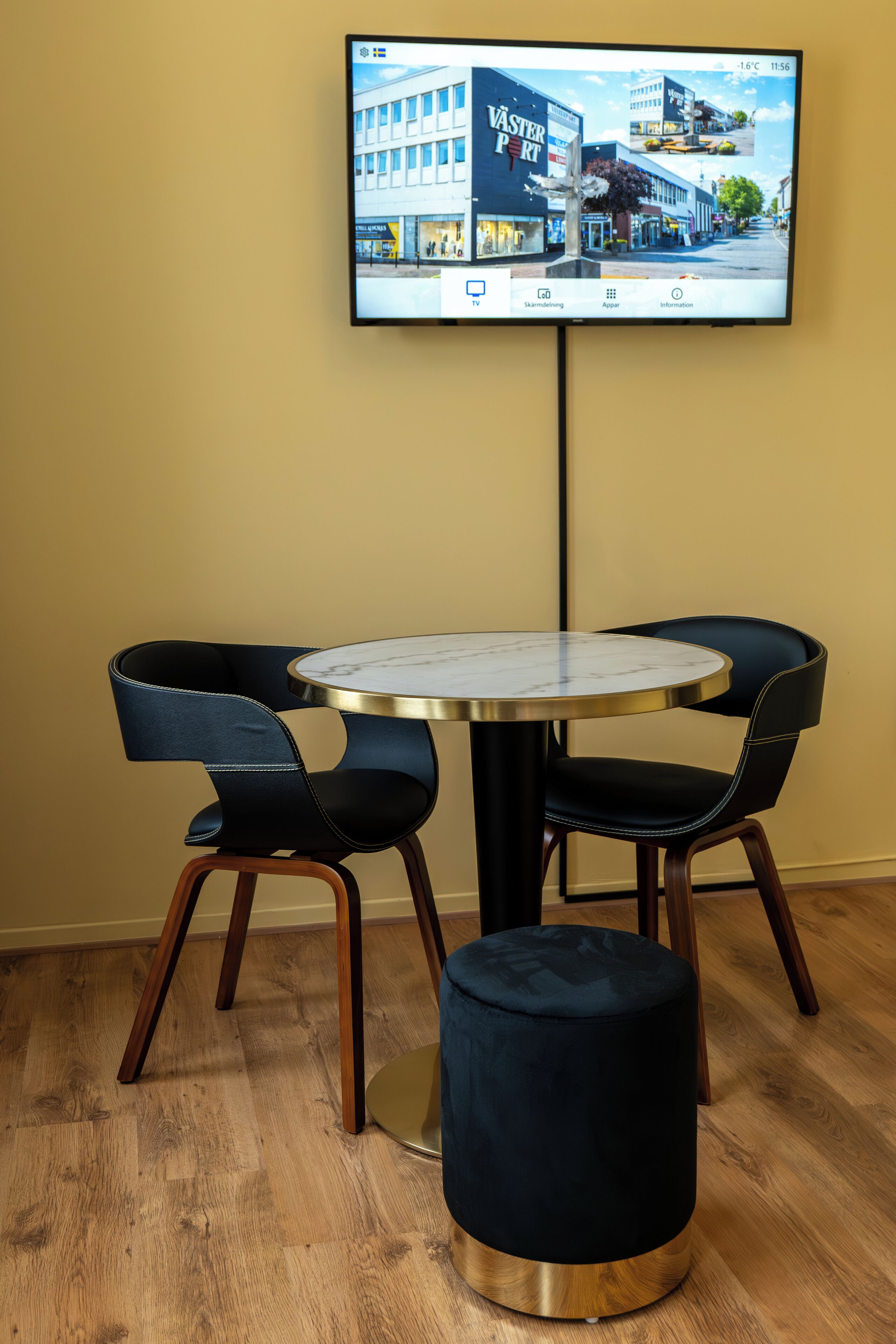 Premium bedding, laptop workspace, iron/ironing board, free WiFi