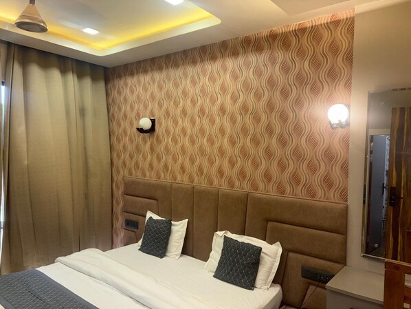 Free WiFi, bed sheets - Hotel Rajshree (Hisar)