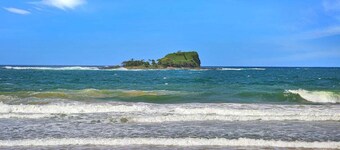 Mudjimba Esplanade Villa - Pet Friendly