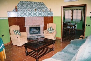 Smart TV, fireplace