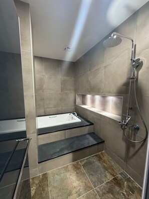 Chambre Quadruple Luxe | Salle de bain