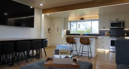 Railside Glacier Retreat. Cozy 5-Bedroom Retreat Near Glacier National Park!