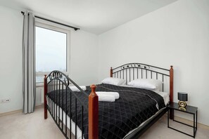 1 chambre, fer et planche à repasser, lit de bébé portatif, Wi-Fi