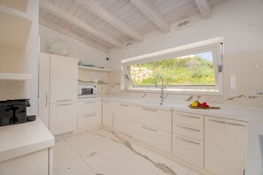 Réfrigérateur, micro-ondes, four, lave-vaisselle