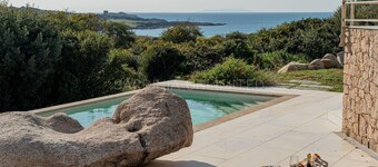 Villa i Isola Rossa med 4 soveværelser som kan rummer 8