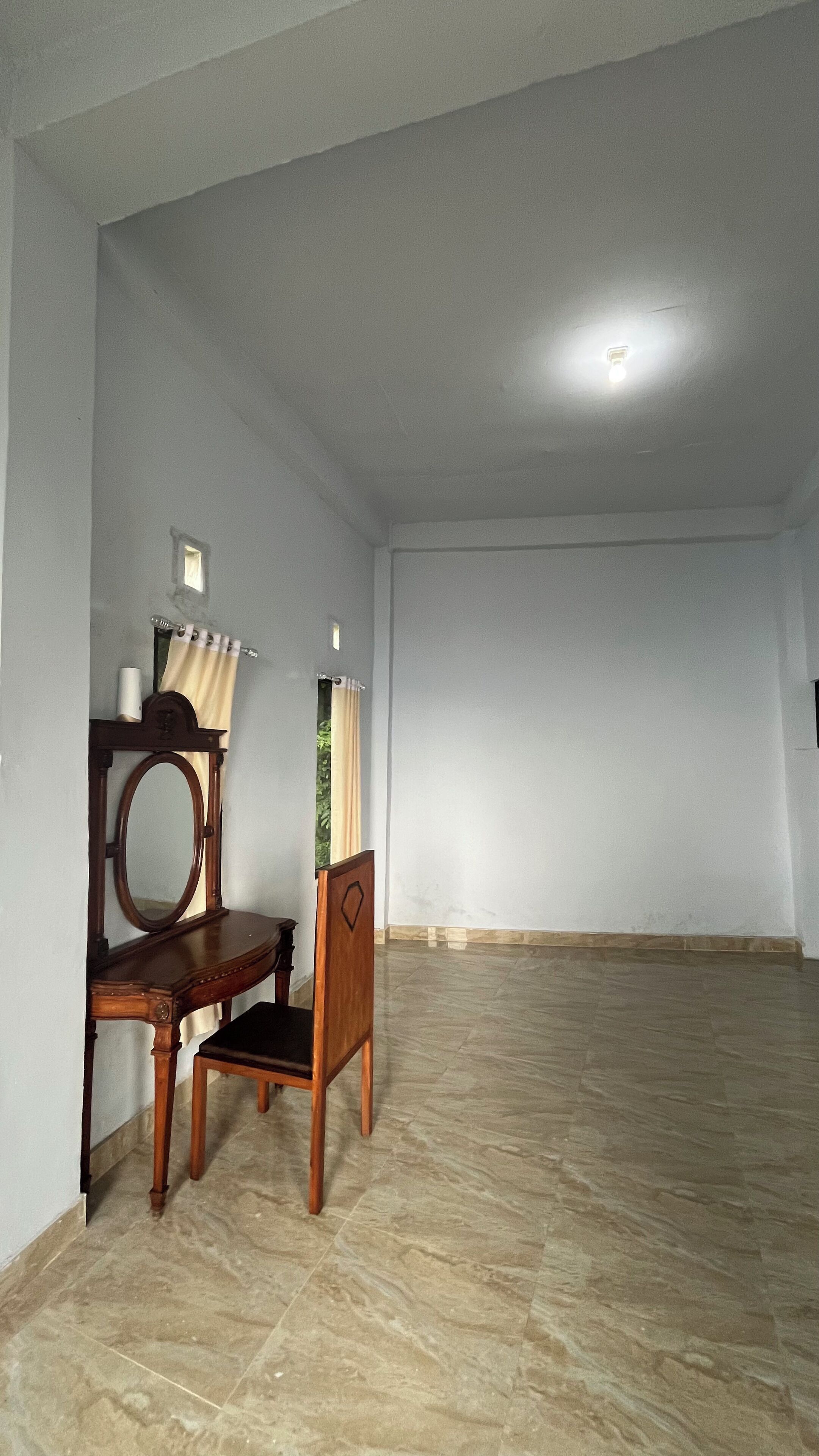 Camera Standard | Una scrivania