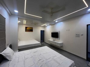 Unclassified image, 4 of 8, button - Hotel Tulsi (Chhatrapati Sambhajinagar)