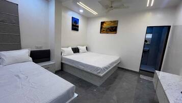 Desk, laptop workspace, free WiFi