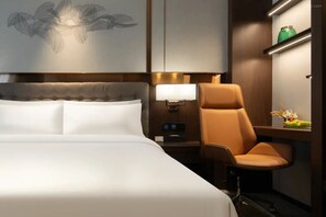 Meja, ruang kerja komputer riba, langsir/tirai gelap terus, kalis bunyi 