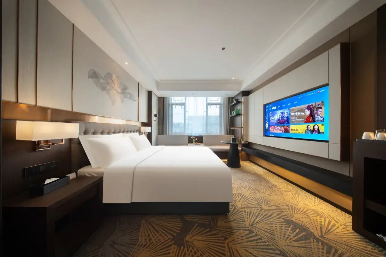 Deluxe tweepersoonskamer | Een bureau, een laptopwerkplek, verduisterende gordijnen