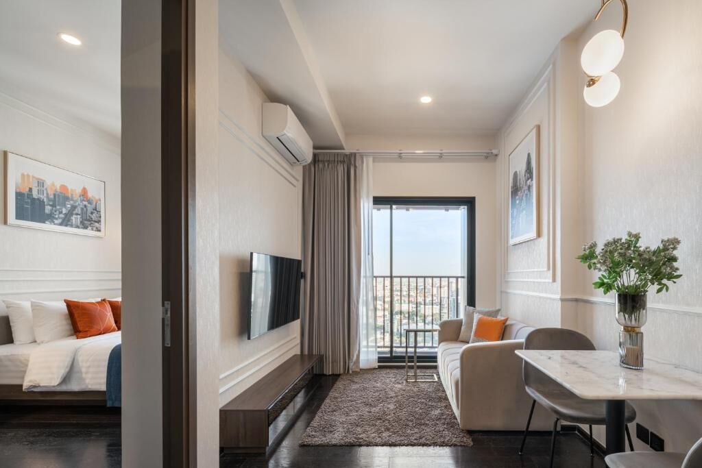 Apartment, 1 Bedroom, Balcony, City View | Living area