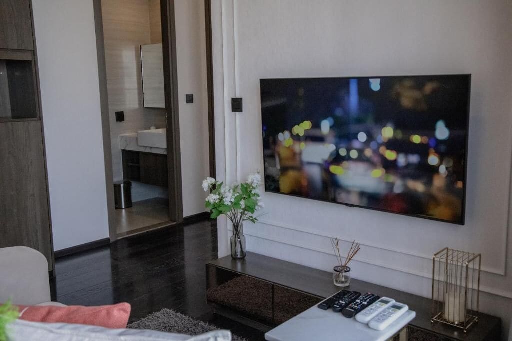 Apartment, 2 Bedrooms, Balcony, City View | Living area