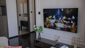 Apartment, 2 Bedrooms, Balcony, City View | Living area