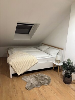 1 sovrum och sängkläder