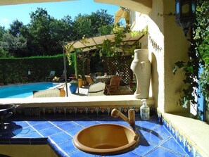 Outdoor dining - La Soleillade apt mit exklusiver Nutzung des großen Pools by Interhome (Laudun l'ardoise)