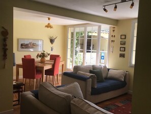 TV, DVD player - La Soleillade apt mit exklusiver Nutzung des großen Pools by Interhome (Laudun l'ardoise)