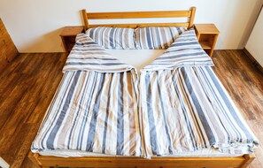 2 bedrooms, WiFi, bed sheets