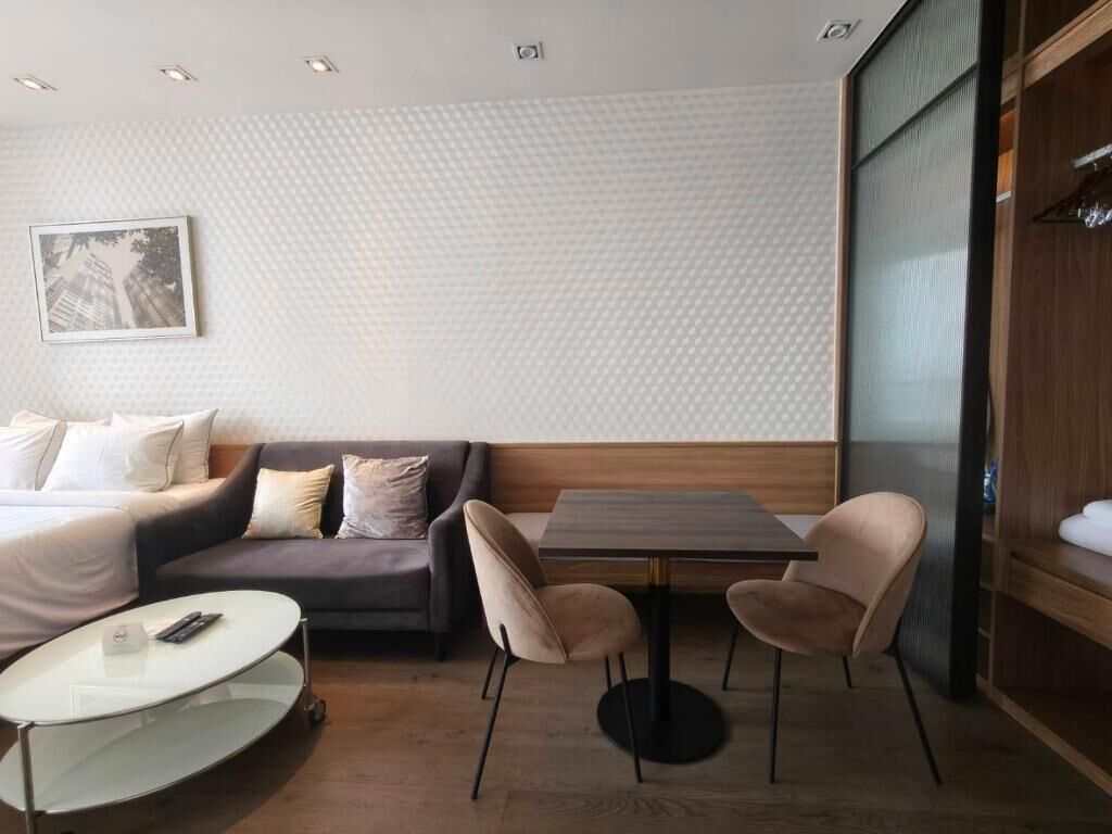 สแตนดาร์ดสตูดิโอ, วิวเมือง | ภายใน