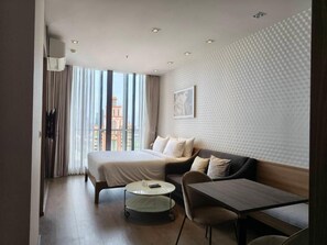Standard Studio, City View | Free WiFi - Hampton Residence Next To Emporium (Bangkok)