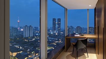 Superior Suite, City View | Interior