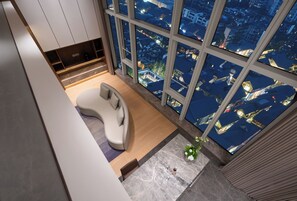 Suite sénior, 2 habitaciones, vistas a la ciudad, entresuelo | Vistas desde la habitación