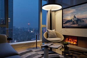 A modern living room with a city view, a fireplace, and a comfortable seating area. - SEYA Serviced Apartment - Chengdu Taikoo Li Flagship - Managed by SEYA GROUP (Chengdu)