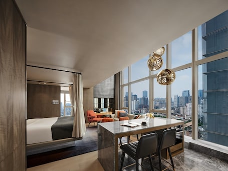 Metropolis Family Duplex Suite - 2-Bedroom / 3 Beds (2 Bathrooms, Washer/Dryer, City View). SEYA Serviced Apartment - Chengdu Taikoo Li Flagship - Managed by SEYA GROUP