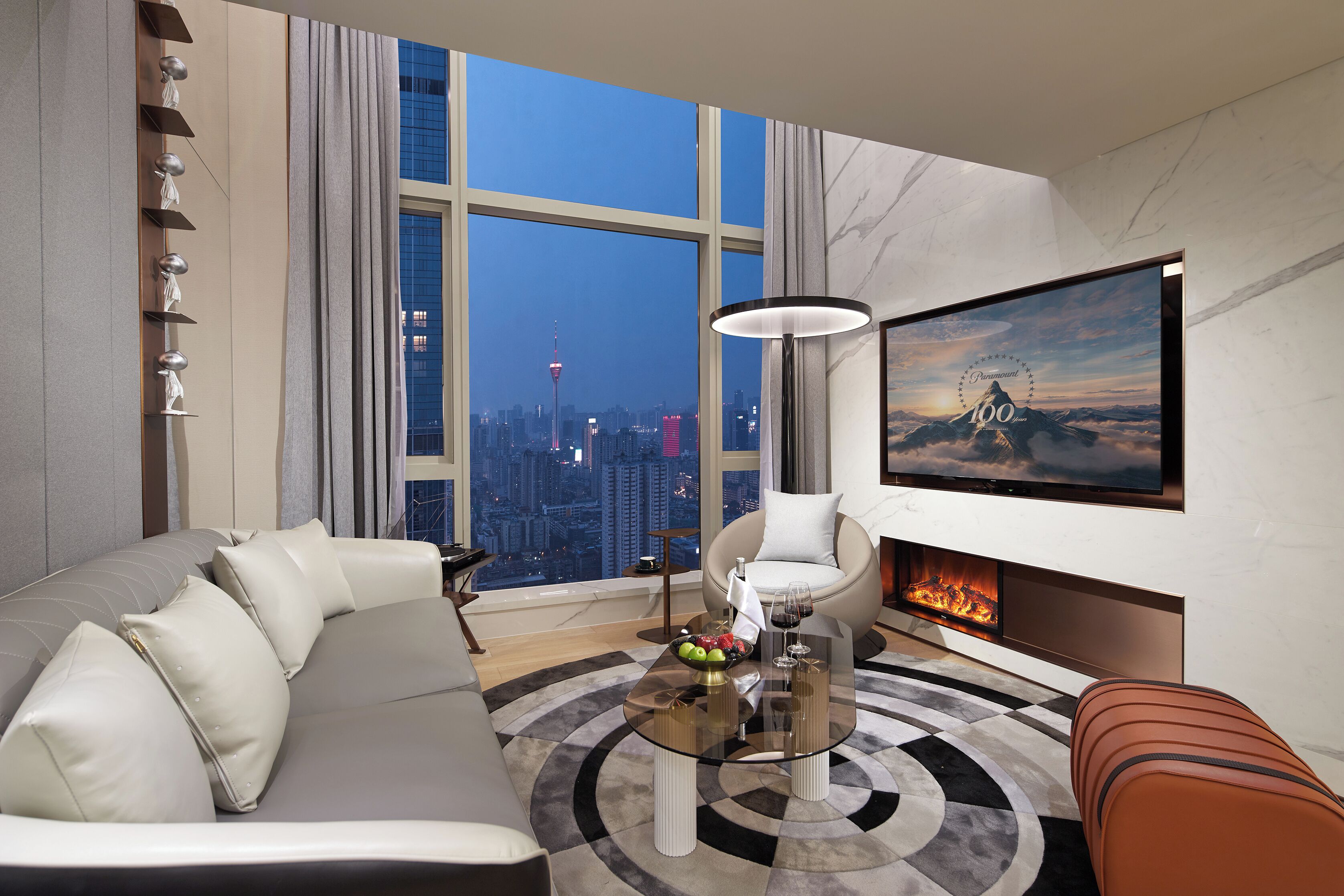 Classic Suite, Kitchenette, City View | Living area