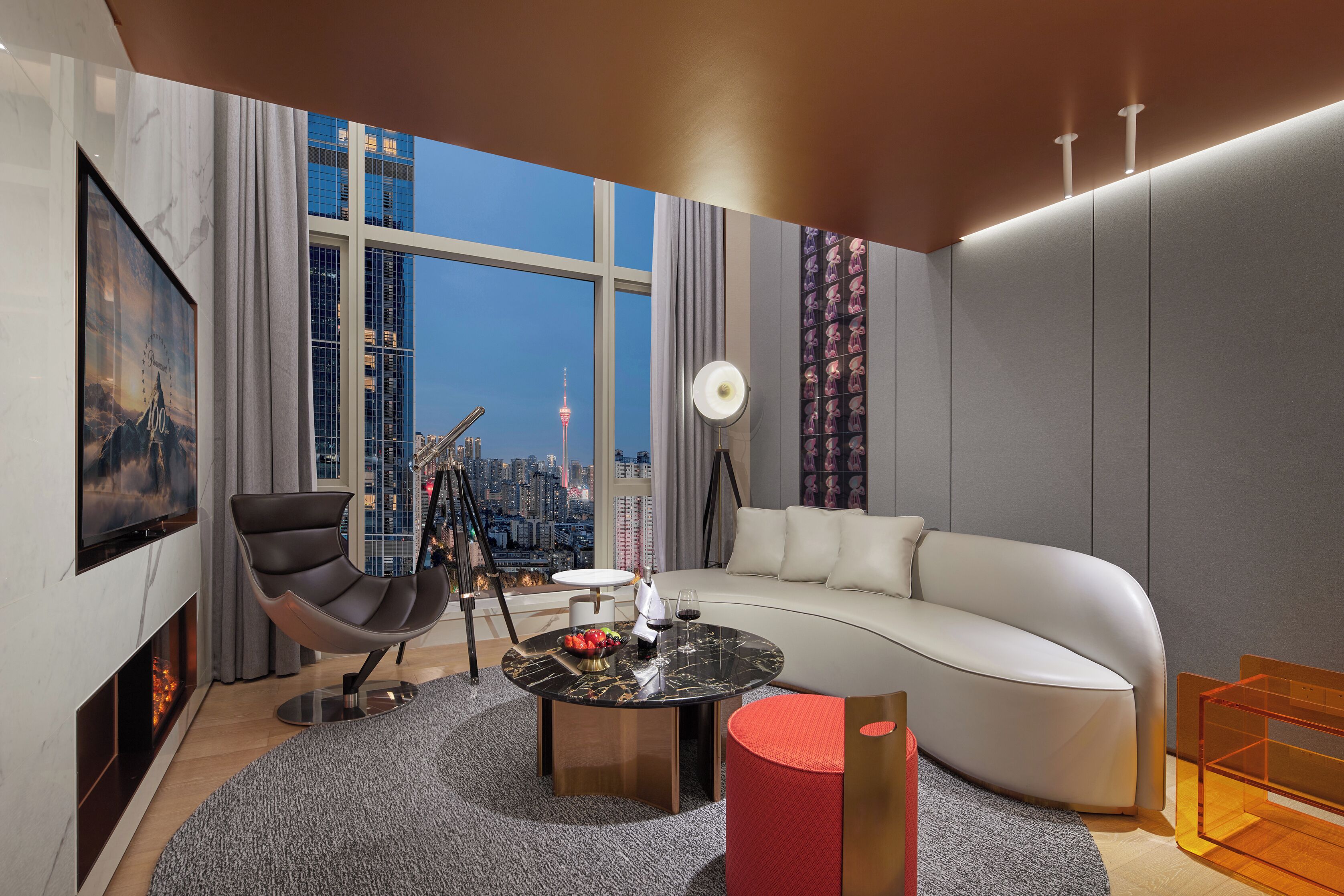 Classic Suite, City View | Living area