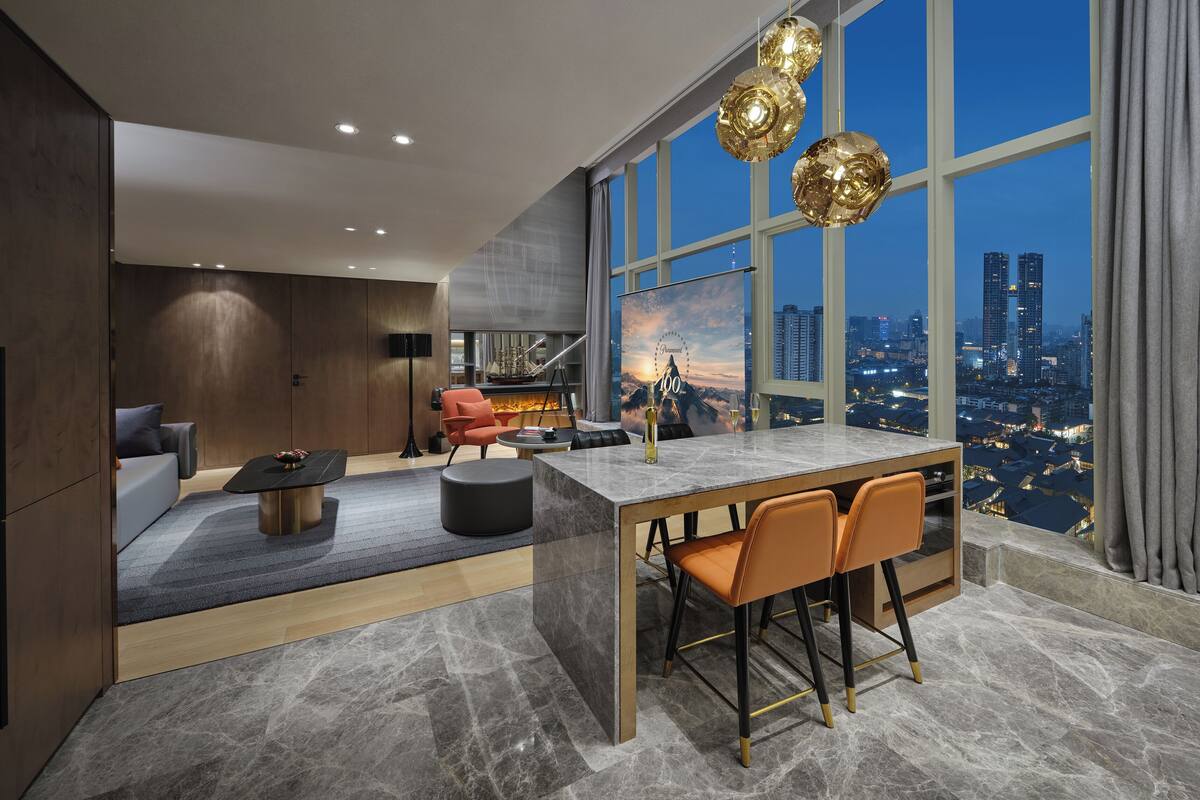 Superior Suite, City View | Lobby