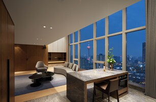 Suite sénior, 2 habitaciones, vistas a la ciudad, entresuelo | Vistas desde la habitación