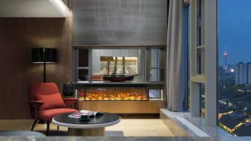 Superior Suite, City View | Interior