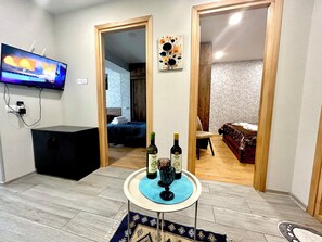 Iron/ironing board, internet, bed sheets