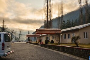 Unclassified image, 5 of 9, button