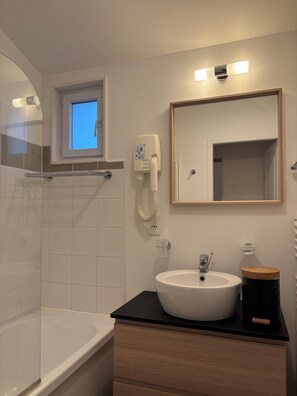 Shower, hair dryer, towels, toilet paper - Chalet 200 m from Lac de Parentis  (Parentis-en-Born)