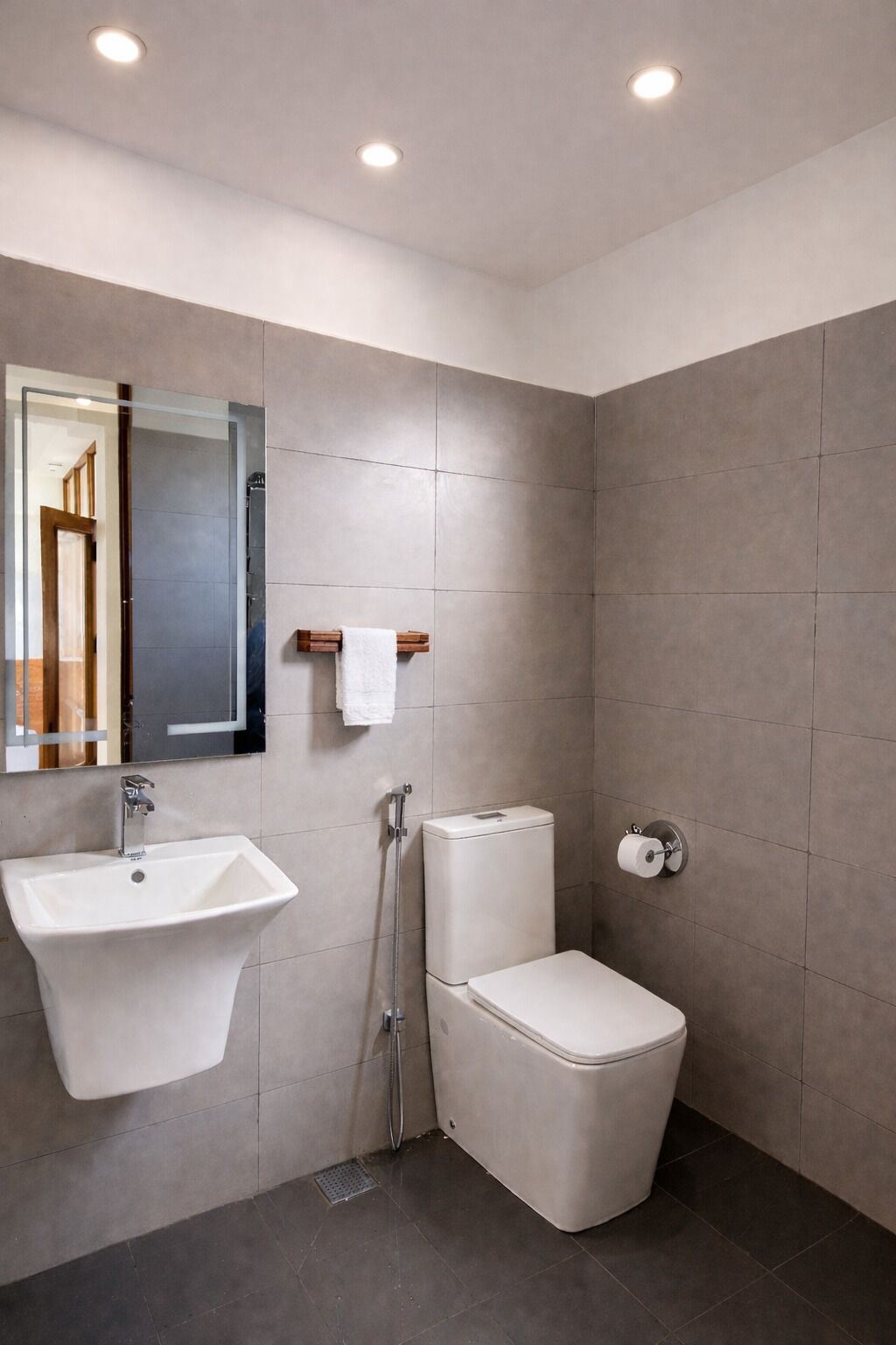 タオル、石鹸、シャンプー、トイレットペーパー