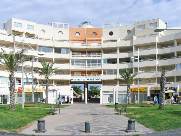 Unclassified image, 1 of 21, button - Appart. Air conditioning, beach access, 6 people, terrace, private parking CAP D'AGDE Rochelongue (Cap d'Agde)