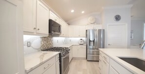 Paper towels - The Creative Cottage W/ Private Pool In The Villages! (The Villages)