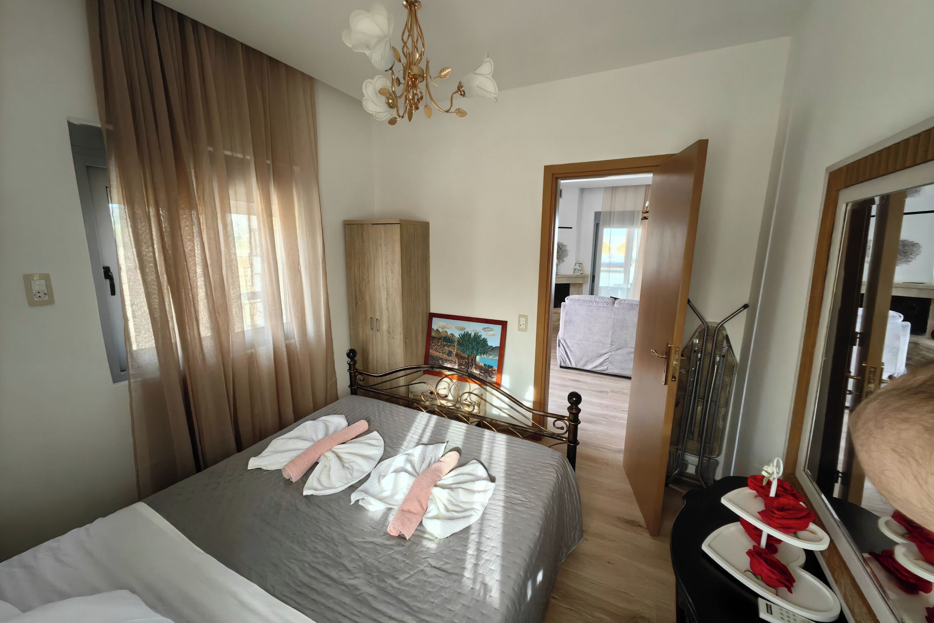 2 bedrooms, in-room safe, iron/ironing board, free WiFi